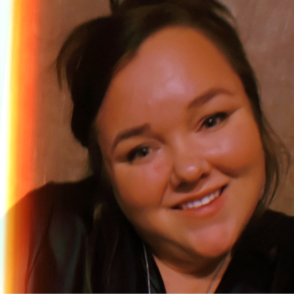 Heyyy! It’s Linzy, your new fave posher 💁🏻‍♀️ - Picture 5 of 8